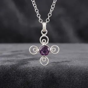 Pendentif de luxe Niharika Gems en améthyste violette naturelle, forme facettée 10 mm, avec breloque en argent sterling 925 plaqué et sertie, pierre de naissance - Product Image 1