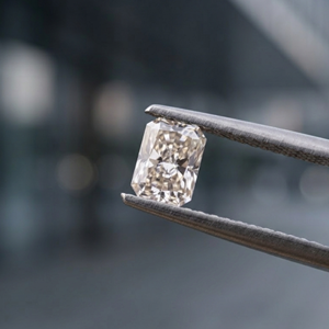 เพชร SHREERAJ SOLITAIRE ใบรับรอง IGI 0.50 กะรัต 10.0 กะรัต เพชรทรง Radiant Cut เพชรเลี้ยงในห้องปฏิบัติการ ความสะอาด VVS2 สี E เพชรเม็ดเดี่ยว ขายส่ง - Product Image 3