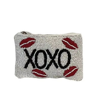 กระเป๋าซิปเล็กน่ารัก ประดับลูกปัดสีขาวและแดง พร้อมลายปักสีดำ XO XO รูปปาก งานฝีมือศิลปะ ดีไซน์พรีเมียมจากอินเดีย - Product Image 1