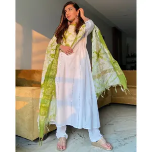 Conjunto de Traje de Rayón Blanco para Estilos Formales y Casuales - Product Image 3