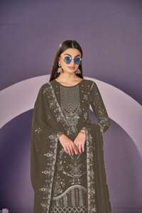 Material de vestido de Georgette de imitación pesado de excelente calidad para fiestas y eventos formales disponibles a un precio asequible - Product Image 6