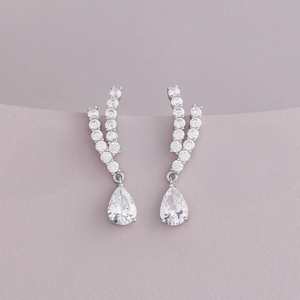 Boucles d'oreilles pendantes tendance pour femmes en alliage de zinc, forme goutte d'eau, pour occasions festives 192974 - Product Image 4