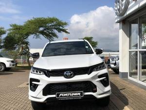 Fortuner 2023 d'occasion, conduite à droite/à gauche, faible consommation d'essence, SUV intermédiaire, voitures d'occasion pas chères, SUV 5 portes 7 places à vendre - Product Image 4
