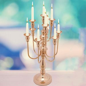 Elegantes candelabros de metal para decoración de bodas con diseño antiguo y ambiente romántico con velas para invitados - Product Image 4