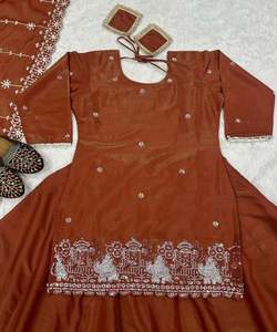 ชุดผ้าไหมพิมพ์ลายดิจิทัลด้านล่างสุดหรูเสื้อผ้าแนวชนเผ่าสีขาว - Product Image 6