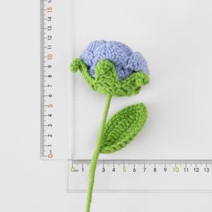Bouquet de roses au crochet dégradé fait main à tige unique - Cadeau unique pour la Saint-Valentin, la fête des Mères, Noël, les célébrations de mariage - Product Image 4