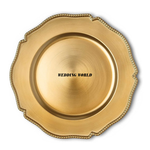 Plato decorativo de metal de primera calidad, hecho a mano, clásico, elegante y sofisticado, bandeja para chocolate. - Product Image 5
