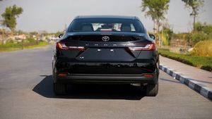 Nuevo Toyota Camry LE 2.5L, interior negro, transmisión automática, sedán de 5 plazas - Product Image 5