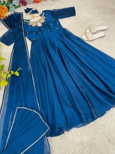 ชุดราตรีปักลวดลายสวยงามพร้อมชุดเดรสสีน้ำตาล - Product Image 2