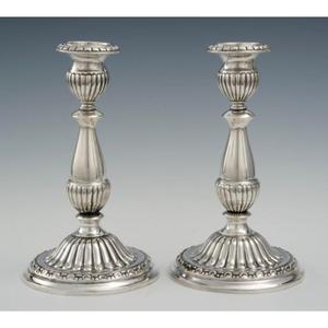 Bougeoir élégant en aluminium avec finition brillante excellent pour les événements d'entreprise dîners élégants et décorations formelles pour la maison - Product Image 3