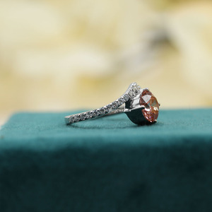 Anillo de compromiso de diamante cultivado en laboratorio de corte redondo de estilo moderno lujoso con certificado IGI de oro sólido de 14 quilates, anillo de regalo fino para mujer - Product Image 2