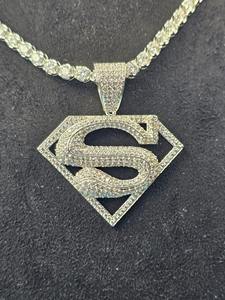 จี้เพชรโมอิสซาไนต์ VVS แบบโบราณ ประดับเพชรเต็มวง สไตล์ฮิปฮอป พร้อมสร้อยเงินแท้ 925 ดีไซน์ซูเปอร์แมน แฟชั่นหรูหรา ราคาประหยัด - Product Image 4