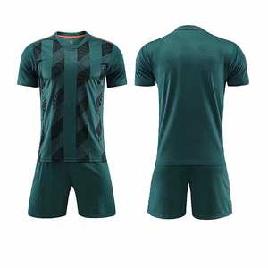 Conjunto de uniforme de fútbol personalizado para hombre, tela ligera, malla transpirable, secado rápido y ajuste atlético, de secado rápido, de malla, para hombre - Product Image 1