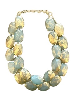 Collier de perles en résine de haute qualité, design plaqué or, bijoux de déclaration bohèmes pour femme, idéal pour les fêtes et mariages - Product Image 1