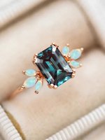 Anillo de Piedra Simulada Alex Moonstone con Corte Esmeralda, Engaste de Puntas, Talla Personalizada, Diseño Único, Sólido y Fino, para Boda Romántica o Fiesta