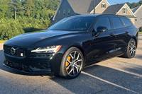 Volvo V60 T8 Polestar Engineered 2025 d'occasion haut de gamme, hybride rechargeable 455 ch, transmission intégrale, excellent état