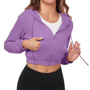 2024 tenues personnalisées pour femmes sweat à capuche court décontracté avec logo avant ensemble de hauts courts à capuche pour femmes - Product Image 1