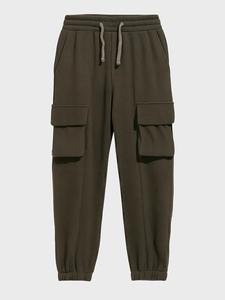 Pantalon cargo pour homme conçu pour le mouvement quotidien, avec un style utilitaire, une coupe confortable et un look urbain contemporain - Product Image 4