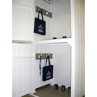 Vestiaire extérieur traditionnel en bois imperméable pour piscine avec compartiments privés