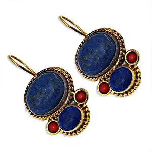 Boucles d'oreilles pendantes vintage en laiton plaqué or avec lapis-lazuli et corail, bijoux au style vintage élégant - Product Image 3