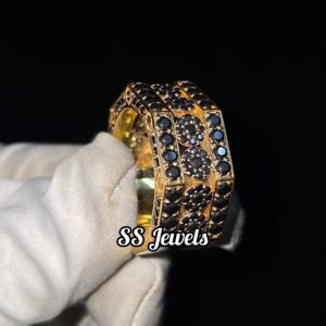 แหวนฮิปฮอปดีไซน์หกเหลี่ยม ชุบโรเดียม ประดับเพชรโมอิสซาไนต์สีดำ VVS เงินแท้ 925 แบบฝังหนามเตย ดีไซน์ทันสมัย สั่งทำได้ - Product Image 2