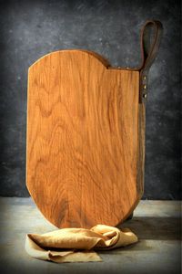 Tabla de cortar de color marrón claro Tabla de cortar elegante con mango y tabla de compras hecha a mano de madera - Product Image 5