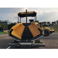Pavé d'asphalte commercial BOMAG BF 700 C 3 L, largeur de travail maximale de 9 m, équipement de construction routière