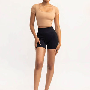 การออกแบบล่าสุดพิมพ์ผู้หญิงพืชเสื้อยืดและกางเกงขาสั้นชุด / ล่าสุดแฟชั่นฤดูร้อนผู้หญิงกางเกงขาสั้นออกกําลังกายชุดด้วยการพิมพ์แบบกําหนดเอง - Product Image 1