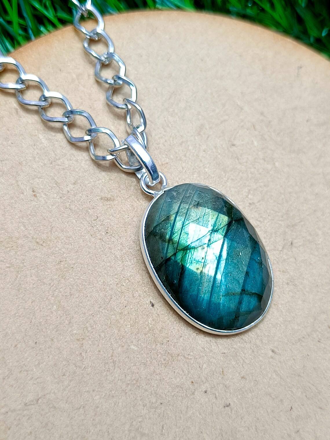 Identique à l'image