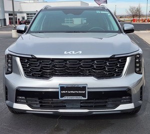 Kia Sorento Hybride EX AWD 2025 d'occasion, gris foncé, avec toit ouvrant, démarrage à distance, sièges en cuir, boîte automatique, jantes en alliage - Product Image 1