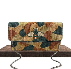 กระเป๋าถือคลัทช์โซ่คาดลำตัวประดับลูกปัดรูปผึ้งสีเขียวสไตล์ลายพรางสีทอง - Product Image 2