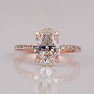 Anillo de diamante cultivado en laboratorio de oro macizo de 18 quilates, juego de pavé de Halo oculto, compromiso de corte ovalado de estilo clásico con certificado IGI, su regalo - Product Image 1