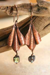 Boucles d'oreilles élégantes en cuivre antique pour femmes avec un design tribal artisanal et une finition lisse pour la mode quotidienne - Product Image 5