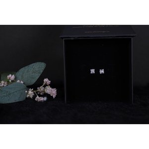 SILVERINGS 925 STERLING ROSE GOLD PRINCESS CUT DIANA ZIRCON BEZEL SETTING GEOMETRIC STUD EARRINGS ต่างหูทรงเรขาคณิต ดีไซน์ทันสมัย ​​ไดอาน่า ซิร์คอน ซิล - Product Image 1