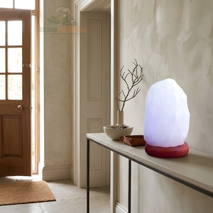 Lampe en sel de roche himalayen blanc naturel, lampe de table en cristal brut artisanal avec base en bois, décoration d'intérieur, lumière ambiante - Product Image 3