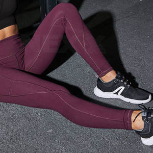 Vente en gros Leggings à séchage rapide pour femmes taille haute taille élastique Leggings de yoga Pantalons de yoga pour femmes à des prix abordables - Product Image 4