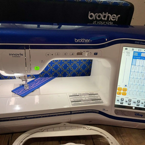 Prix d'usine pour la machine à coudre et à broder BROTHER DREAM MACHINE 2 XV8550D, avec accessoires supplémentaires - Product Image 1