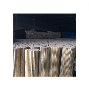 Paneles de valla de bambú impermeables para exteriores ecológicos naturales baratos postes de bambú - Product Image 1