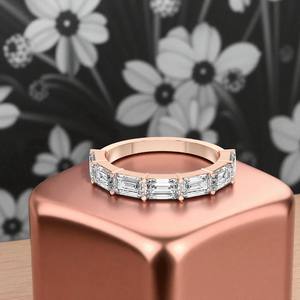 Anillo de boda con punta de media eternidad de diamante de corte esmeralda de moissanita de 1,80 quilates de quilates, hecho en plata para mujer - Product Image 3