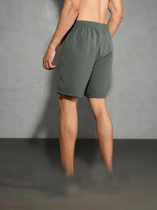 Pantalones cortos de malla personalizados para hombre, pantalones cortos de gimnasio de secado rápido con bolsillos, ropa deportiva transpirable, fabricante OEM para uso en la calle de verano - Product Image 3