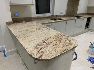 Tuile de dalle de granit brun ivoire Design moderne de qualité supérieure Surface polie naturelle Durable Mélange parfait de grande dalle - Product Image 4