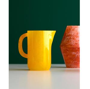 Jarra de Agua de Resina Hecha a Mano con Asa, Ecológica, Capacidad de 1.8L, Diseño Moderno y Lujoso - Product Image 1