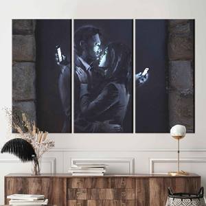 Obra de arte impresa en lienzo: Amantes de los teléfonos móviles de Banksy, Graffiti de pareja, 3P: Enmarcado tipo galería - Product Image 1