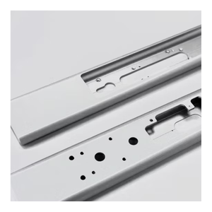 Extrusiones de aluminio mecanizadas para equipos de automatización y marcos de maquinaria - Product Image 1