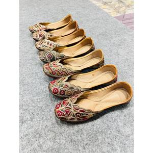 Zapatos de Cuero Genuino Impermeables de Primera Calidad, Tendencia de Moda 2025, Calzado Elegante para Fiestas de Niñas, Hecho en India, para Todas las Temporadas - Product Image 2