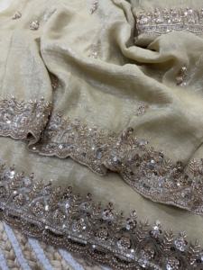 ผ้าซารีไหมเนื้อกรุบกรอบยาวคลุมพื้น ดีไซน์พิเศษจาก D FASHION GURU ประดับเลื่อม Katdana อย่างหรูหรา สไตล์บอลลีวูด แห้งเร็ว ผลิตอย่างประณีต - Product Image 5