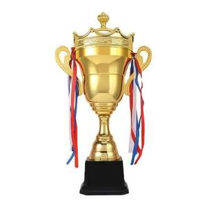 Trofeo de metal de diseño premium clásico con chapado en oro perfecto para honrar la excelencia en Concursos Profesionales - Product Image 6