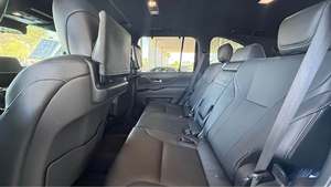 Lexus LX 600 d'occasion 2025, VUS de luxe 4 portes - Product Image 5