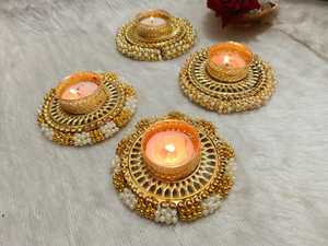 Soportes de luz de té Cuentas de metal hechas a mano Elegante boda india Templo Diwali Decoración Kundan Vela Diya Return Regalos Mesa - Product Image 6