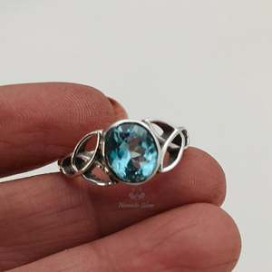 Anillo de Plata de Ley 925 con Topacio Azul, Diseño de Nudo Celta Hecho a Mano, Gema Ovalada de Topacio Azul Natural, Joyería de Piedra de Nacimiento de Diciembre - Product Image 2